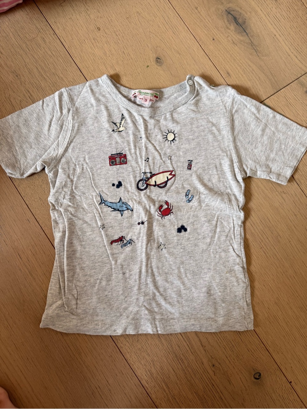 *Bonpoint* Light Gray Short-Sleeve Tee with Beach Graphics 3T